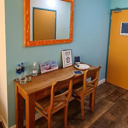 The Flying Pig Age 18 To 40 Vandrarhem Noordwijk