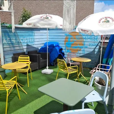 The Flying Pig Age 18 To 40 Hostel *