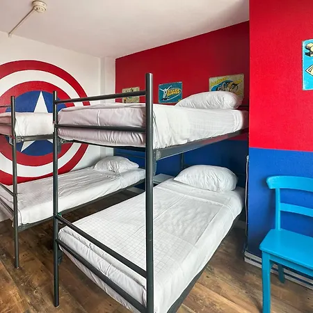 The Flying Pig Age 18 To 40 Vandrarhem *