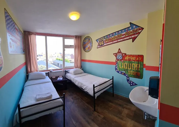 The Flying Pig Age 18 To 40 נורדוויק