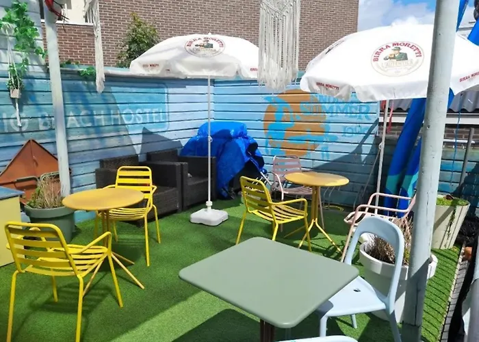 The Flying Pig Age 18 To 40 Hostel *