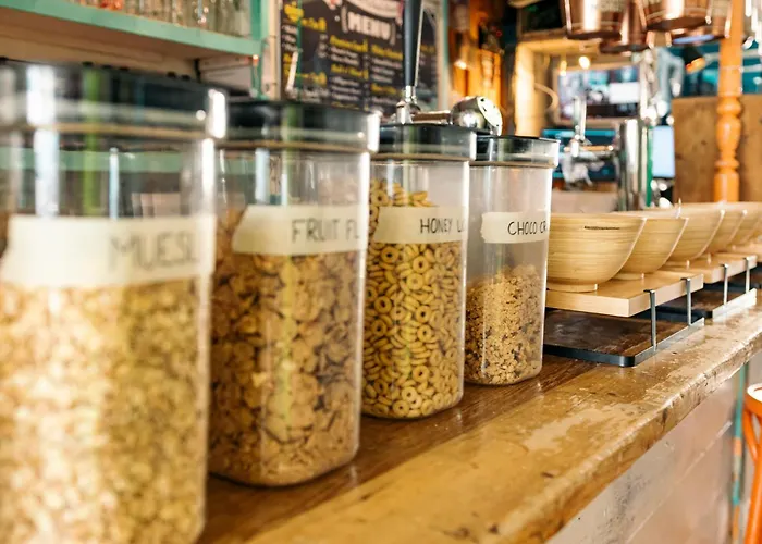 The Flying Pig Age 18 To 40 Hostel *