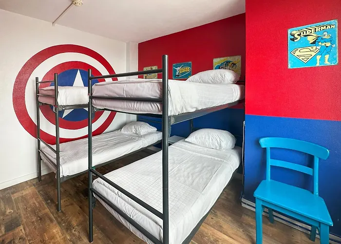 The Flying Pig Age 18 To 40 Hostel *