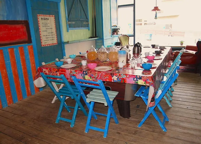 The Flying Pig Age 18 To 40 Hostel *