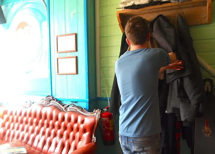 The Flying Pig Age 18 To 40 Hostel